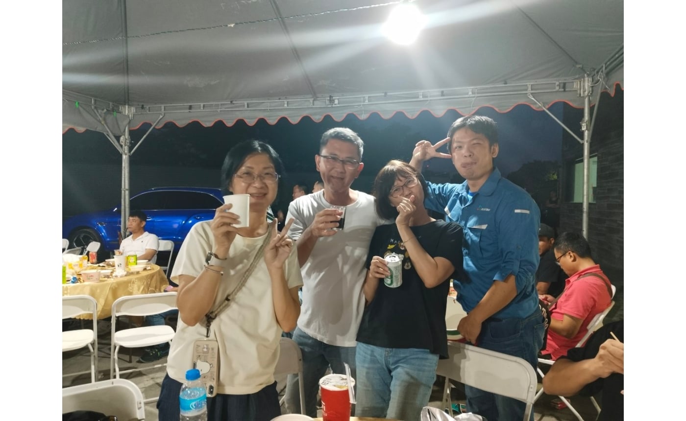 我們一起吃吃喝喝唱唱歌~開心
