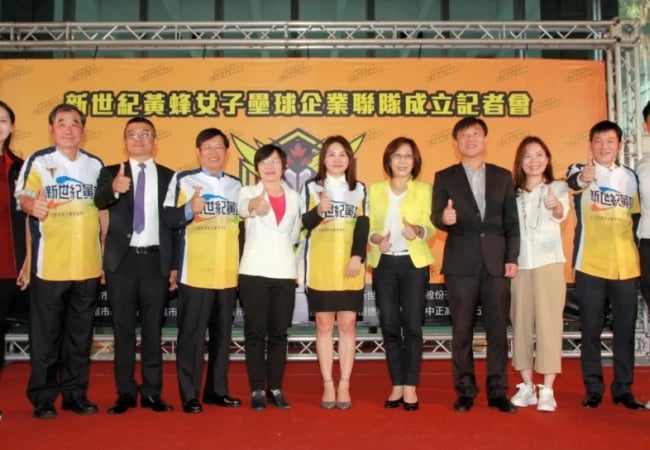 「高雄市新世紀黃蜂女子壘球企業隊」成軍！集結未來的明日之星 | 風傳媒